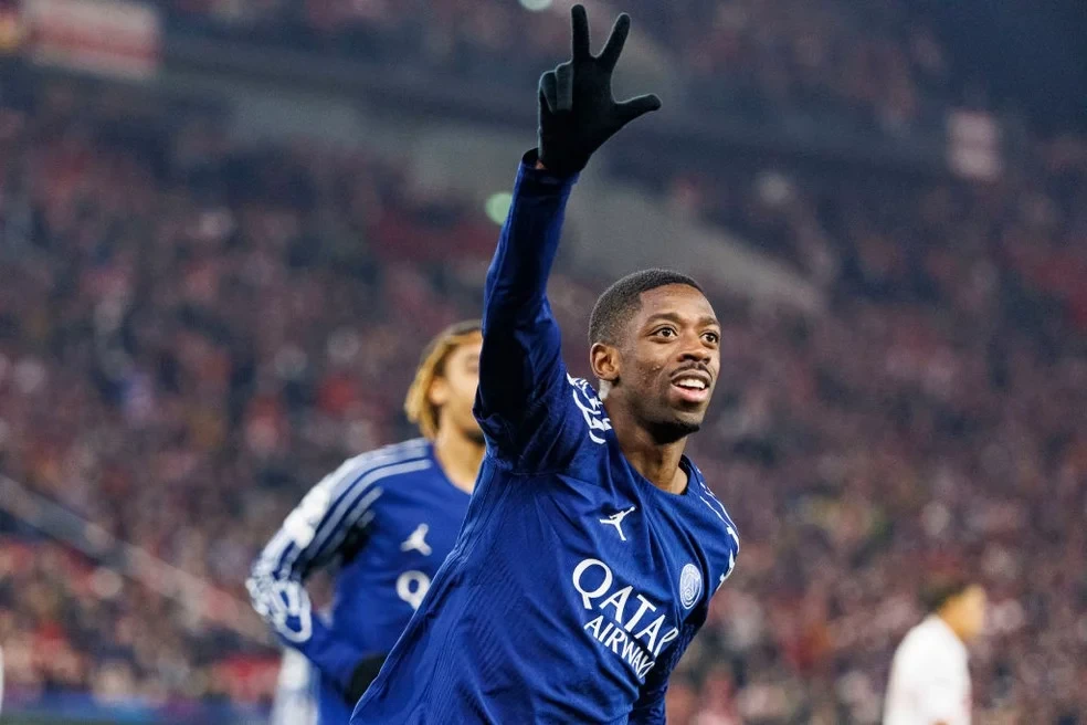 Dembélé em partida contra o Stuttgart — Foto: Sathire Kelpa/Eurasia Sport Images/Getty Images