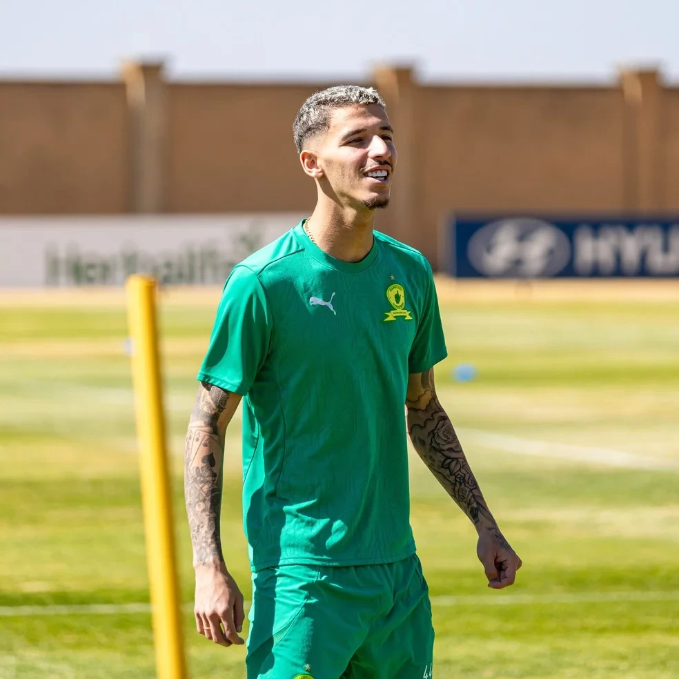 Arthur Sales, ex-Vasco, é um dos brasileiros do Mamelodi Sundowns — Foto: Divulgação