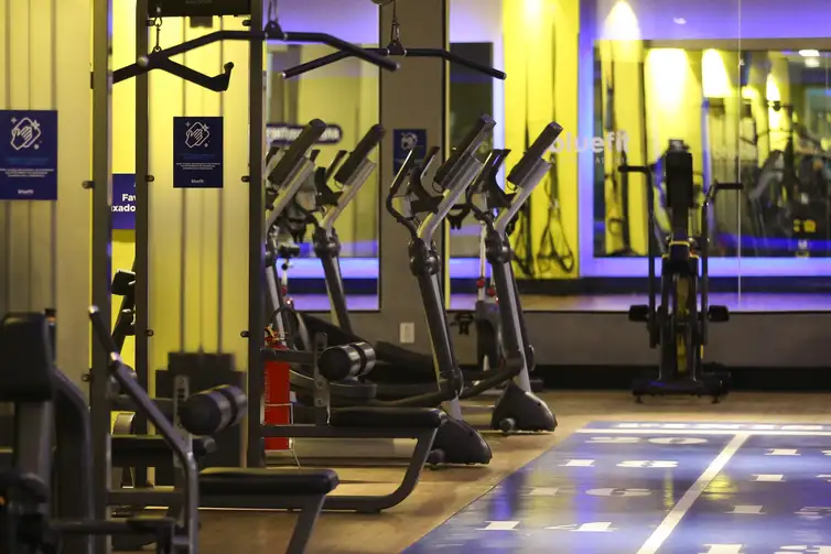 Academia, exercício físico